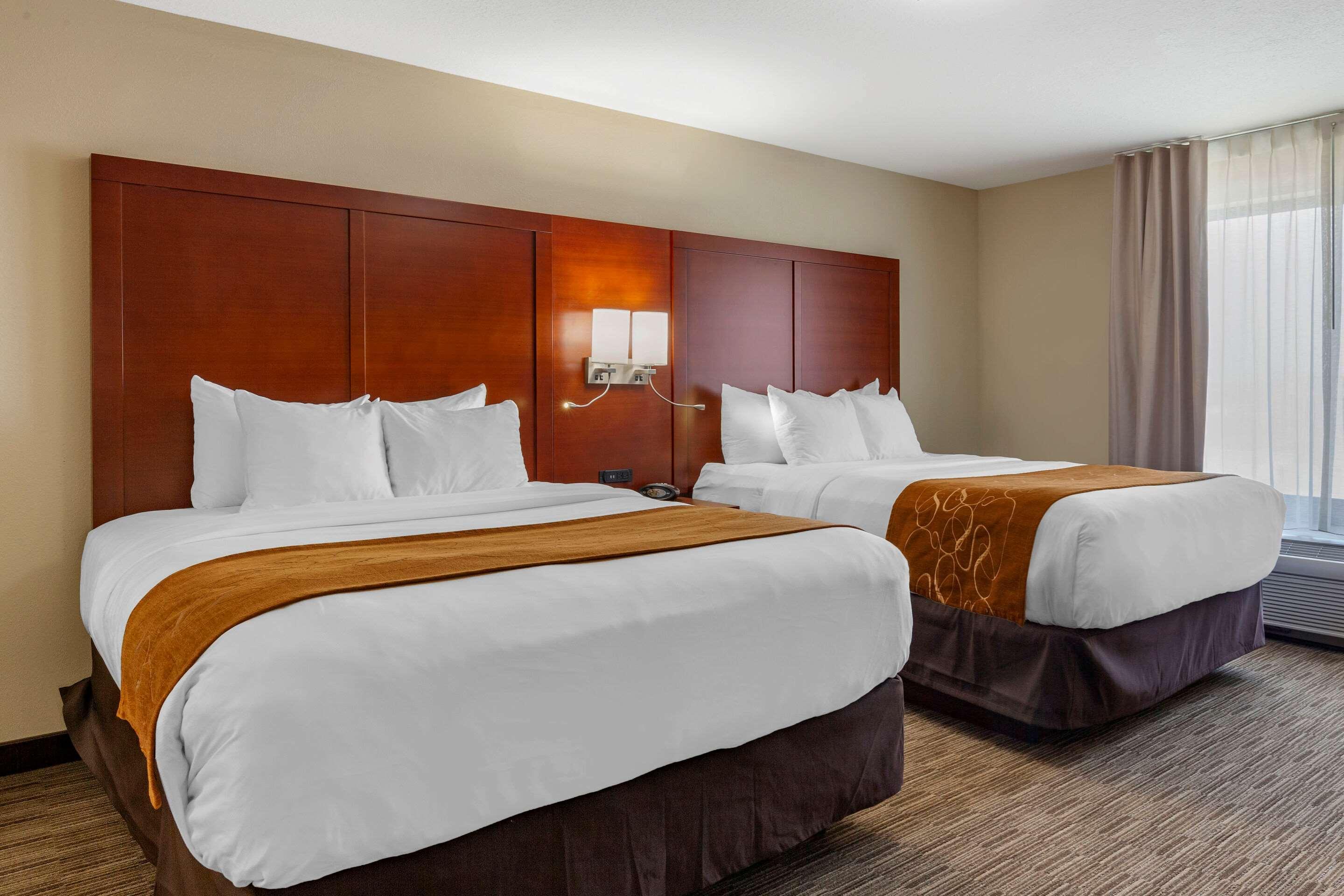 Comfort Suites Oshkosh Exterior foto