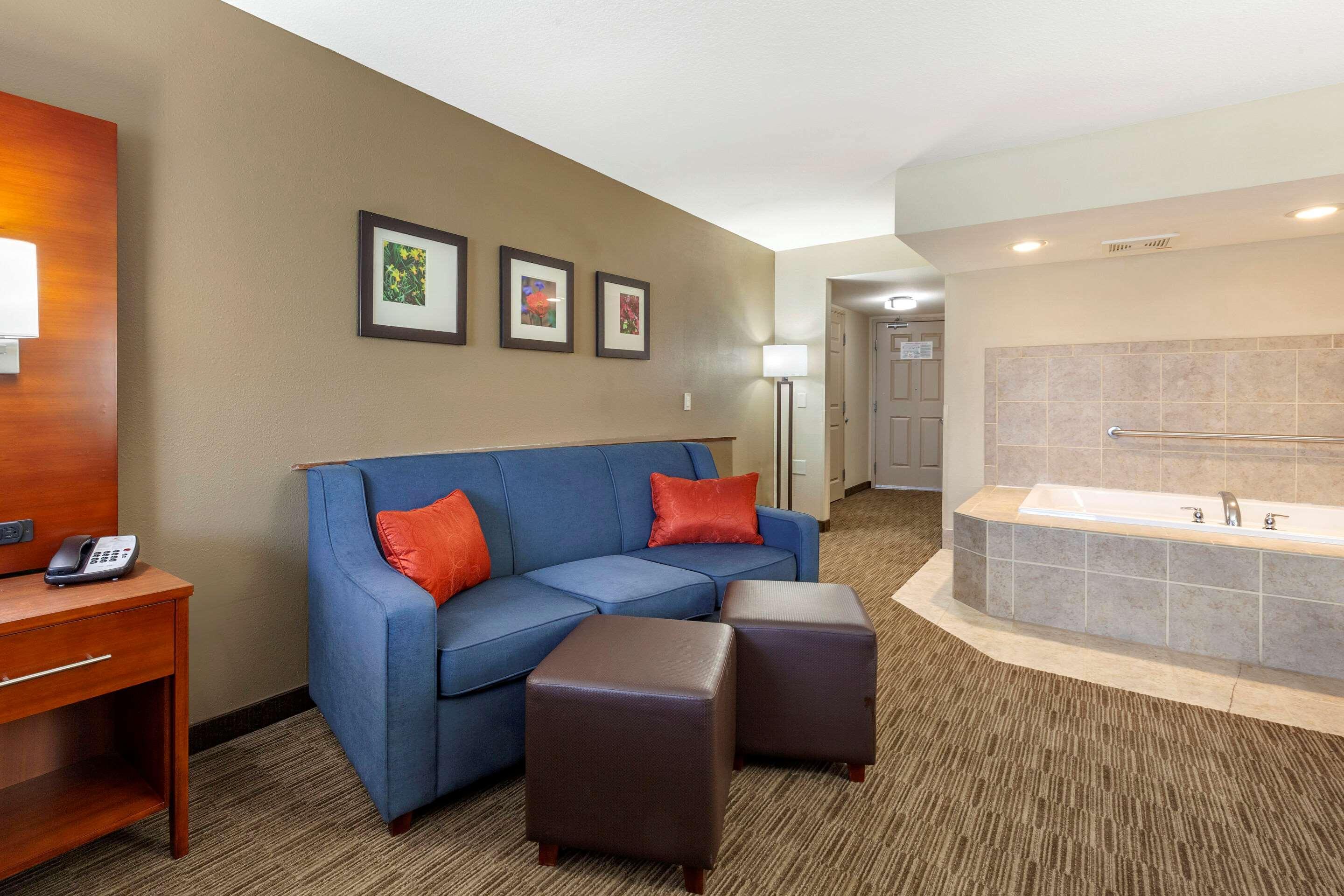 Comfort Suites Oshkosh Exterior foto