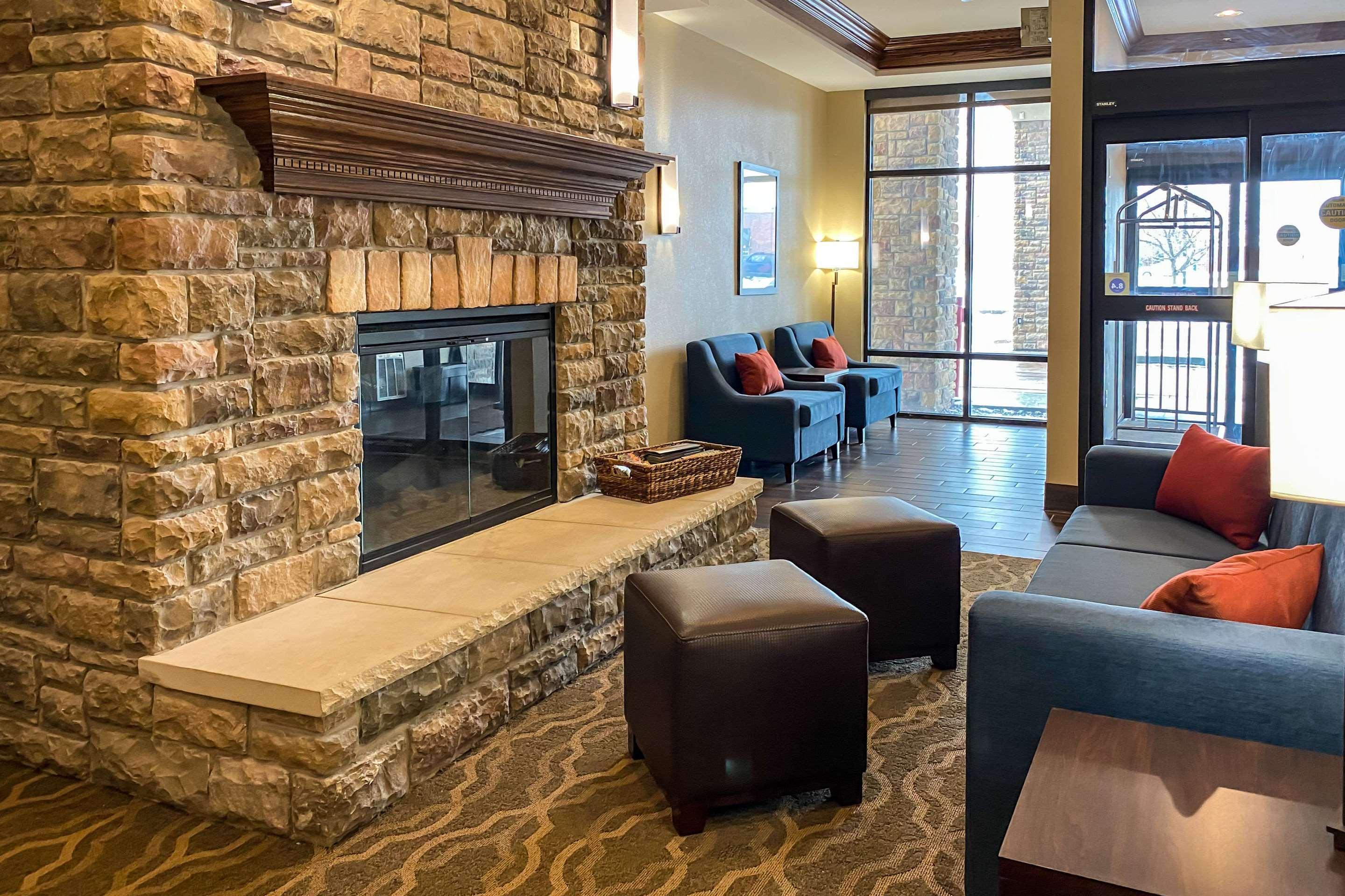 Comfort Suites Oshkosh Exterior foto
